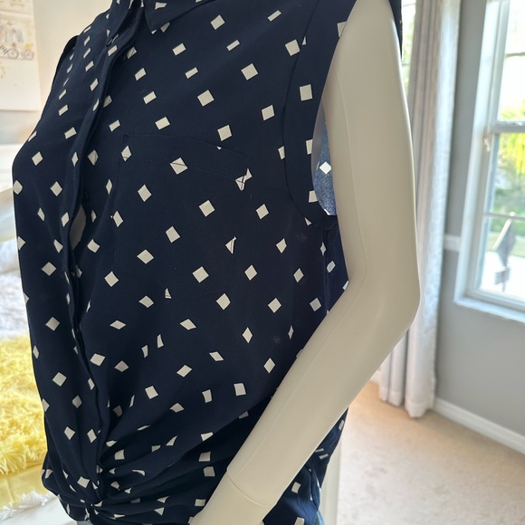 SOFT SURROUNDINGS NAVY & WHITE TOP - Picture 4 of 7